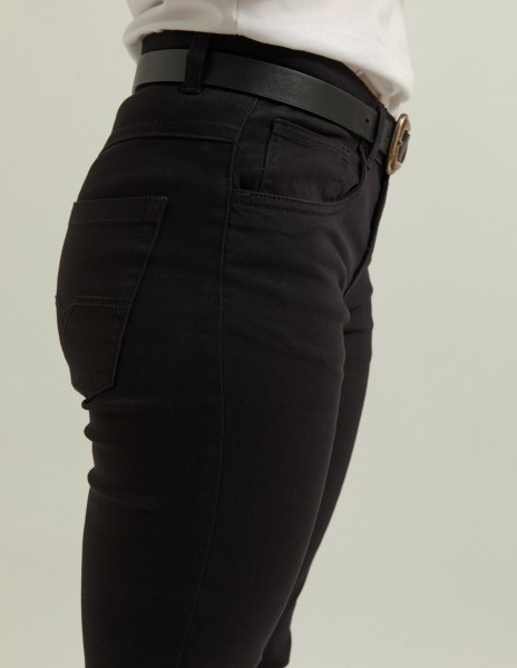 Pantalón chino negro