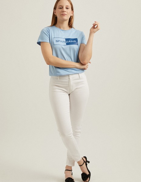 Camiseta azul de manga corta con logo en azul
