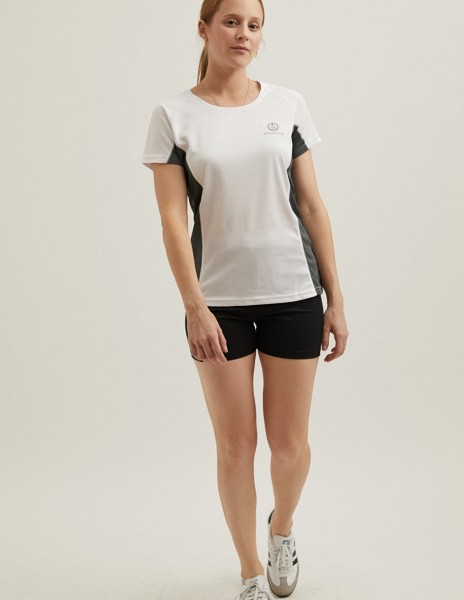 Camiseta deportiva blanca y negra